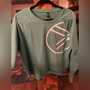 Savvi Large Green Relaxes Pullover top. Long sleeve w/Long cuff. Soft fabric